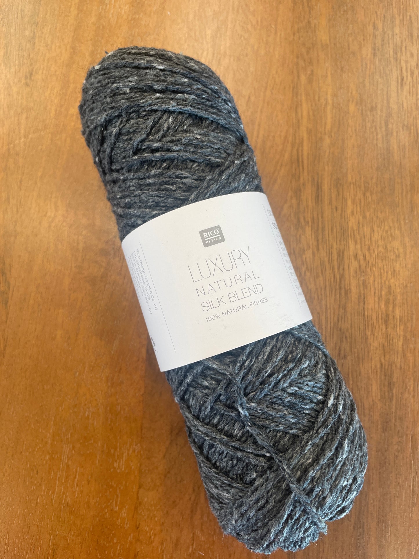 Universal Yarn Luxury Silk Blend